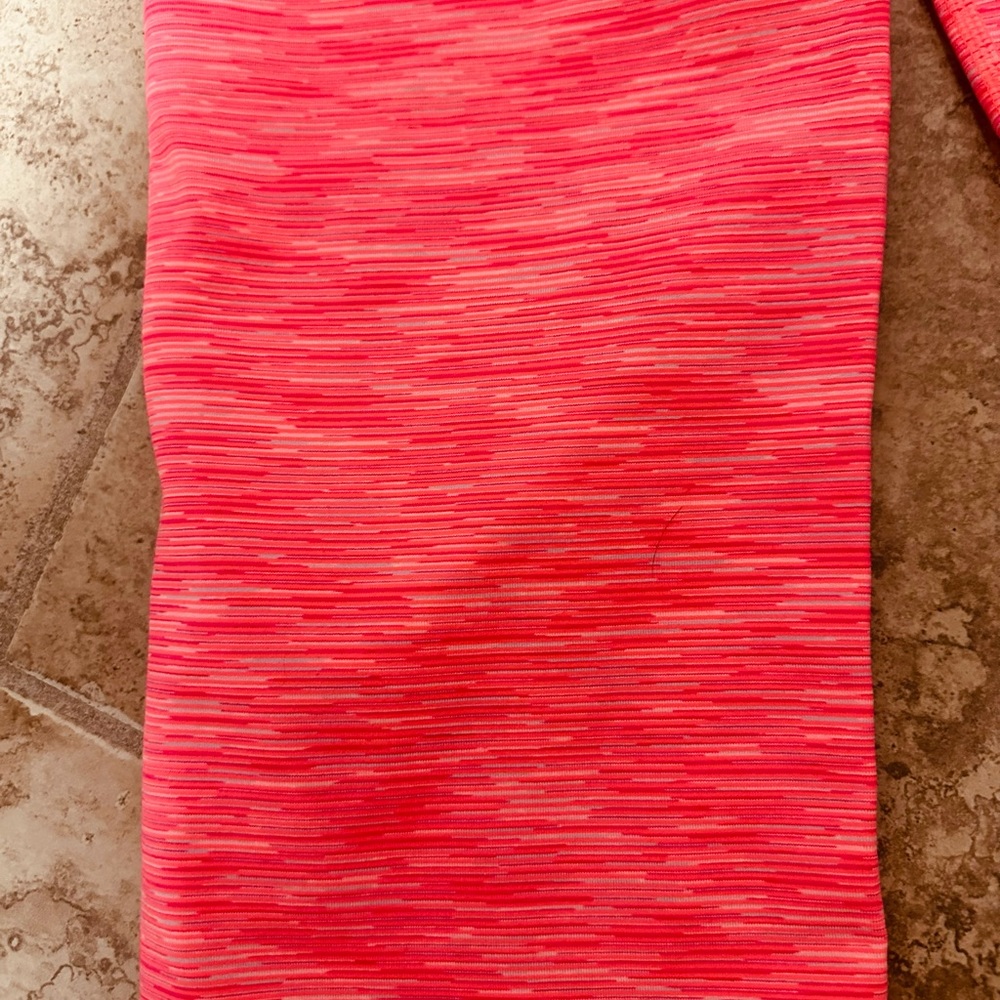Athleta Womens Leggings Size M Power Up Kick Capris Crop Athletic Workout Coral - Picture 4 of 6